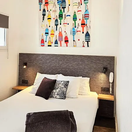 Hotel Du Port 3*