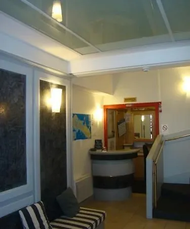 Hotel Du Port 3*