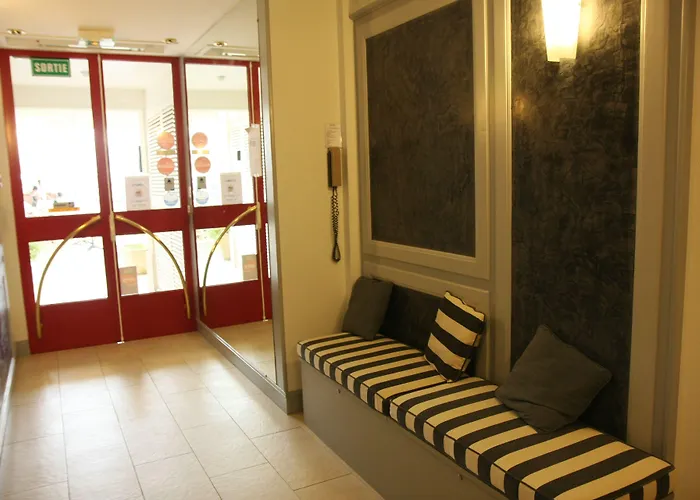 Du Port Hotel 3*