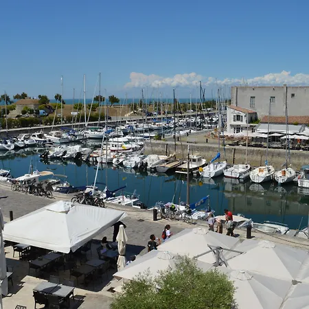 Du Port Hotel