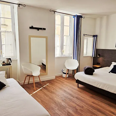 Hotel Du Port 3*